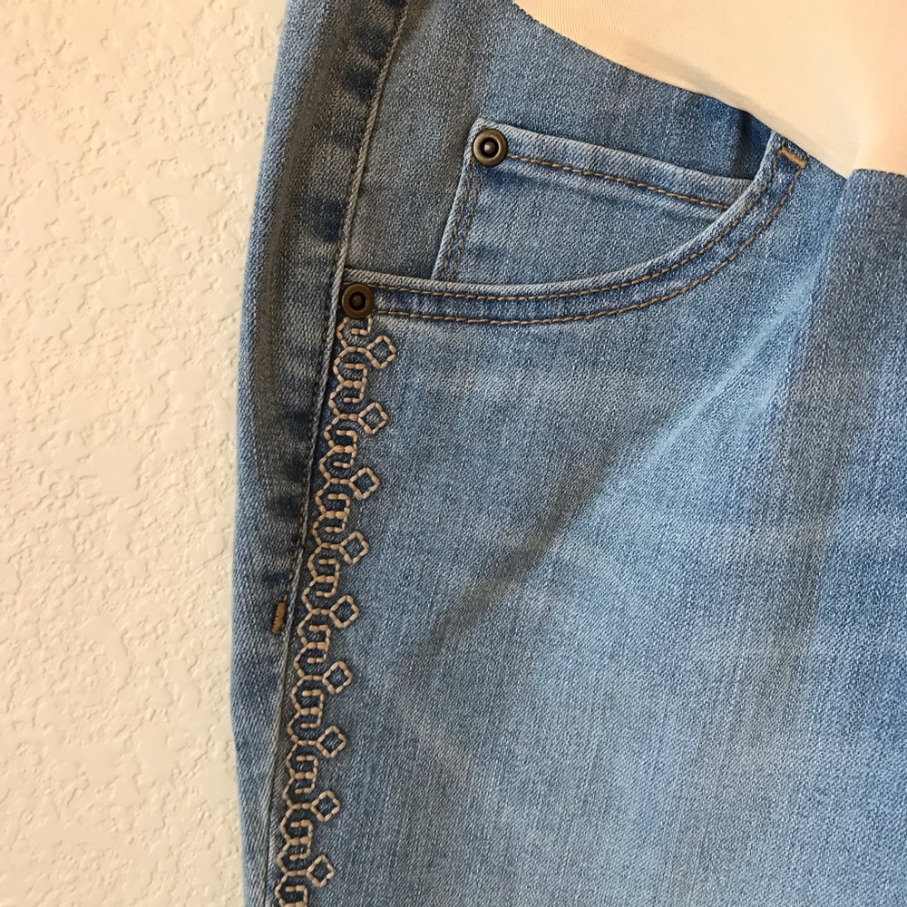 Maternity Blue Jeans NEW Size 12 Ankle Length Belly Band Light Wash Gift for Her - Picture 5 of 7